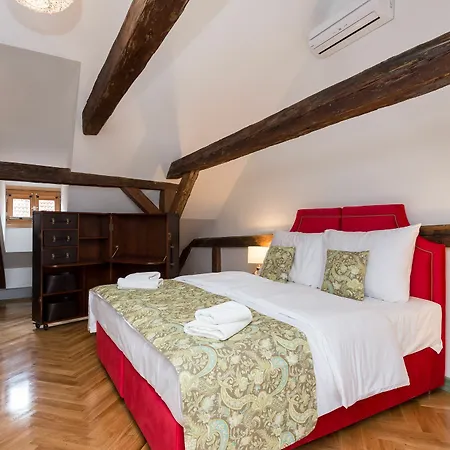 Empirent Castle Apartment