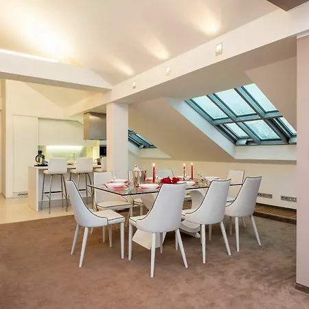 Empirent Castle Apartment