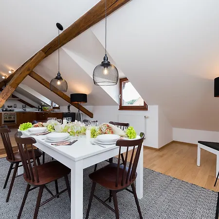 Empirent Castle Apartment