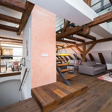 Empirent Castle Apartment